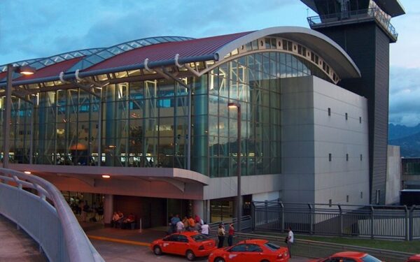 La Fortuna to San Jose's Airport / Applicable for one person up to five people